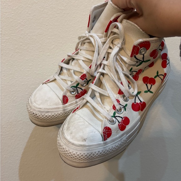 Converse Chuck Taylor All Star Lift Platform Cherries - Picture 2 of 3